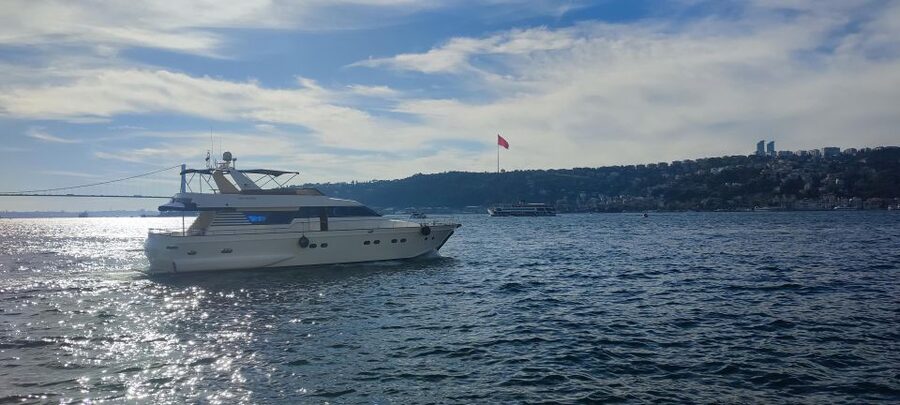 Istanbul:Golden Horn&Bosphorus Sunset Cruise on Luxury Yacht - Beylerbeyi Palace to Üsküdar Seaside: Where the View Turns Softer