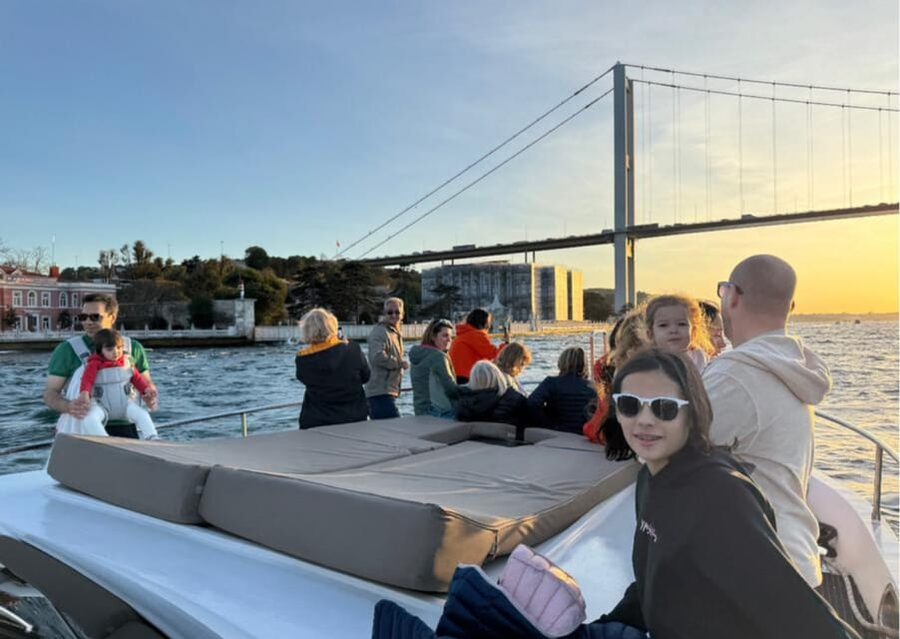 Istanbul:Golden Horn&Bosphorus Sunset Cruise on Luxury Yacht - Getting to Kabataş and Meeting the Boat Without Stress