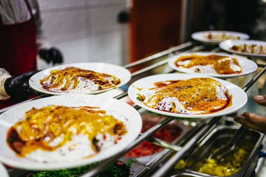 Istanbul: Guided Food and Culture Tour - Tea in a tulip glass and the backgammon café moment