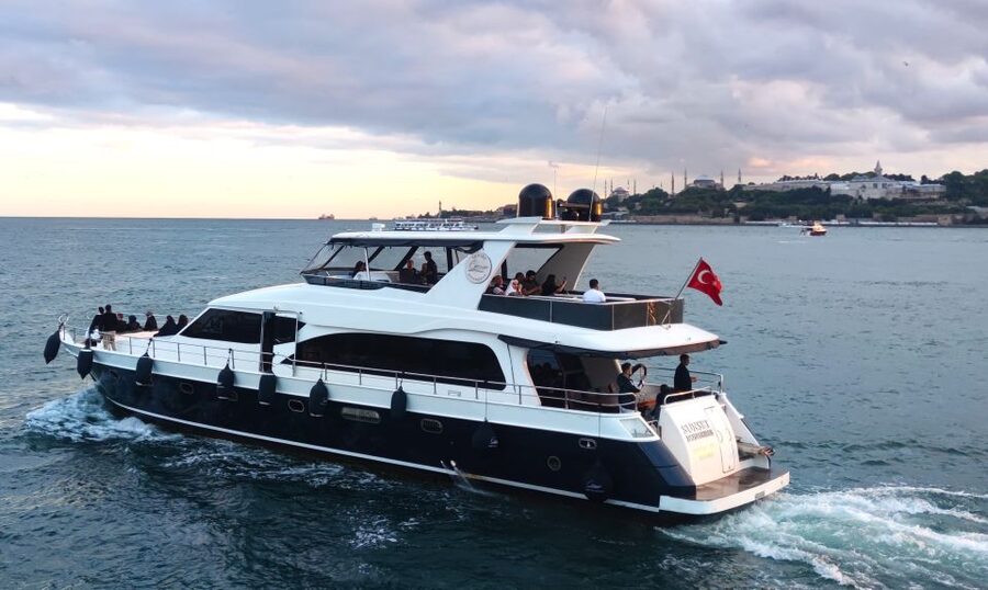 Istanbul: Guided Old City Tour and Bosphorus Sunset Cruise - The Bosphorus cruise, passing palaces and rounding the tip for Maiden’s Tower