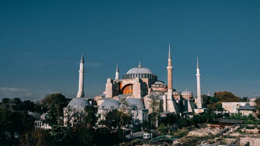 Istanbul: Hagia Sophia, Blue Mosque, Cistern & Bazaar Tour - Blue Mosque: six minarets and Iznik tile focus