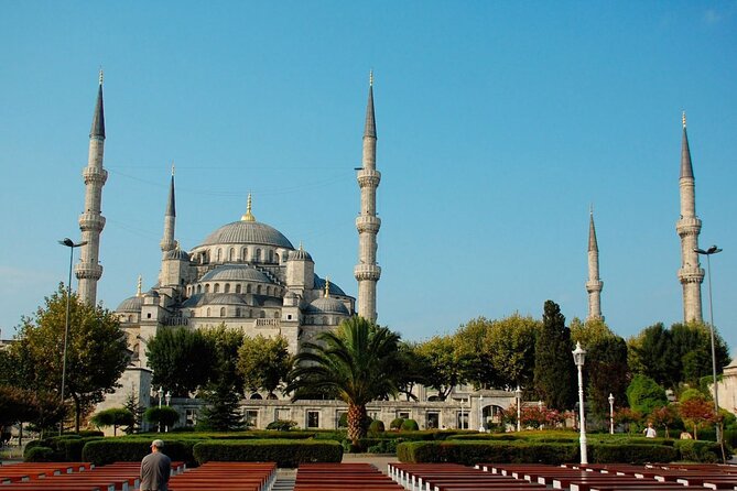 Istanbul: Hagia Sophia & Blue Mosque Guided & Small-Group Tour - Stop 1: Blue Mosque, tiles, minarets, and what to look for first