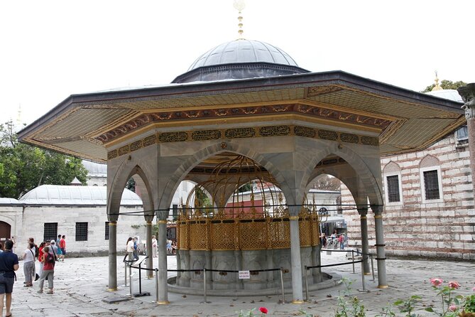 Istanbul: Hagia Sophia & Blue Mosque Guided & Small-Group Tour - The guide factor: why Mr. Baki style experiences get the best reviews