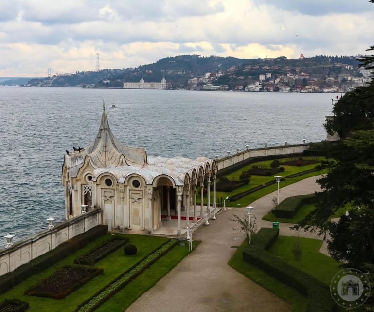 Istanbul: Hagia Sophia, Blue Mosque Guided Tour, & Tickets - Hippodrome of Constantinople: turning a square stop into real perspective