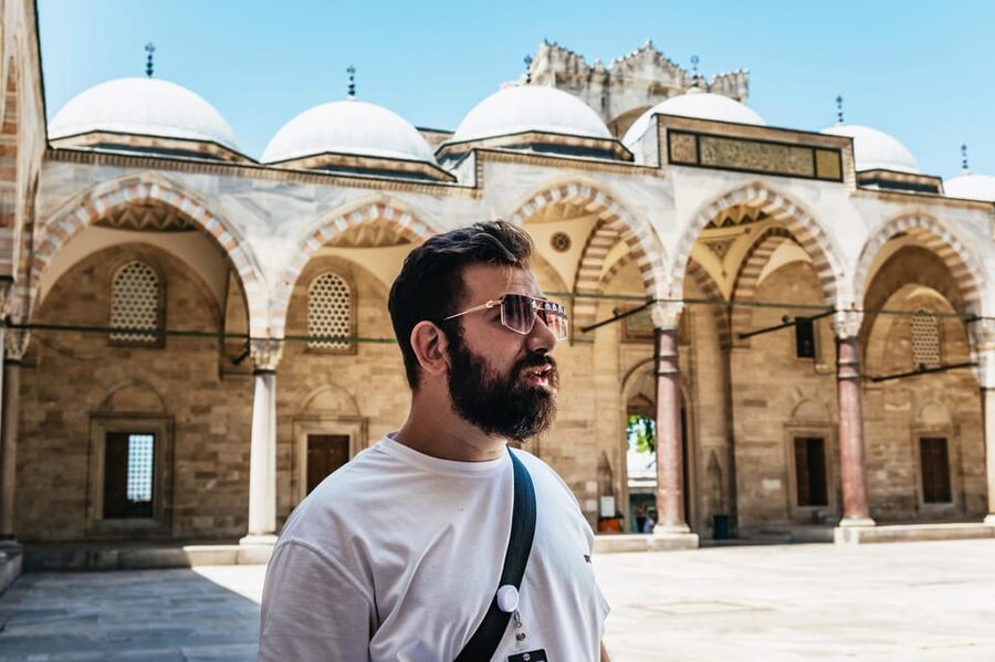 Istanbul: Hagia Sophia, Blue Mosque, Suleymaniye Mosque Tour - Guides Make This Tour: The Human Details That People Remember
