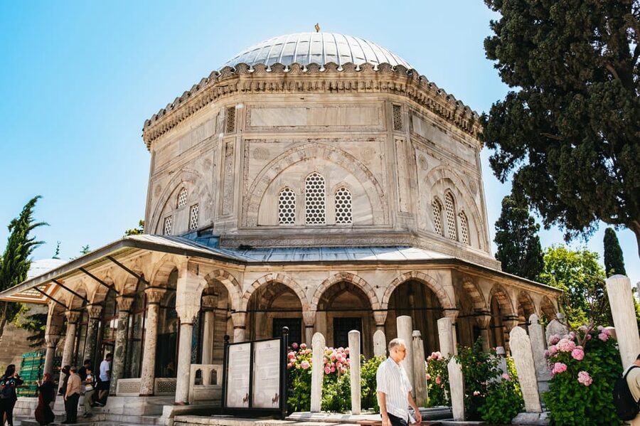 Istanbul: Hagia Sophia, Blue Mosque, Suleymaniye Mosque Tour - Hagia Sophia: From Cathedral to Mosque to Museum