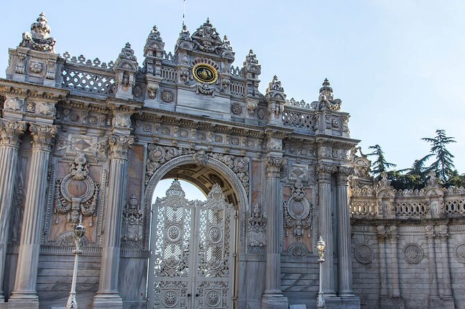 Istanbul Islamic Heritage Tour: Sacred Tombs & Eyup Sultan Mosque - Stop 3: Edirnekapı city walls, multiple tombs, and the standout Hz. Halid bin Zeyd Ebu Eyyup