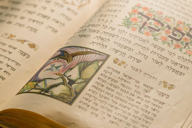 Istanbul Jewish Quarter Walking Tour - Schneidertempel Art Gallery, the Tailor’s Synagogue stop