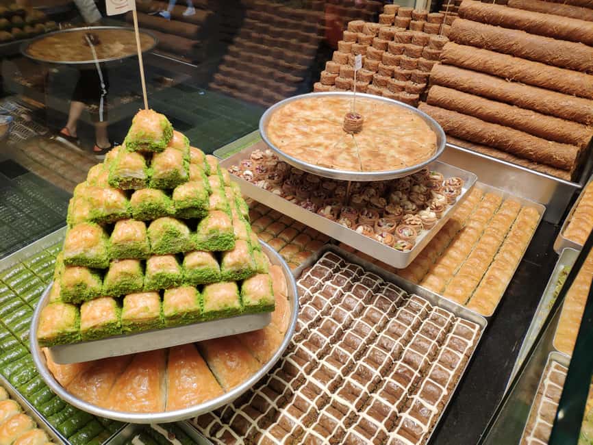 Istanbul: Kadikoy Food Tour with 12+ Delicacies Tastings - Start with Lahmacun, the Turkish Pizza Reality Check