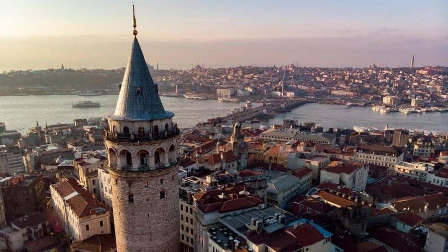 İstanbul Modern Tour - Galata Tower and the streets that set up your photo day