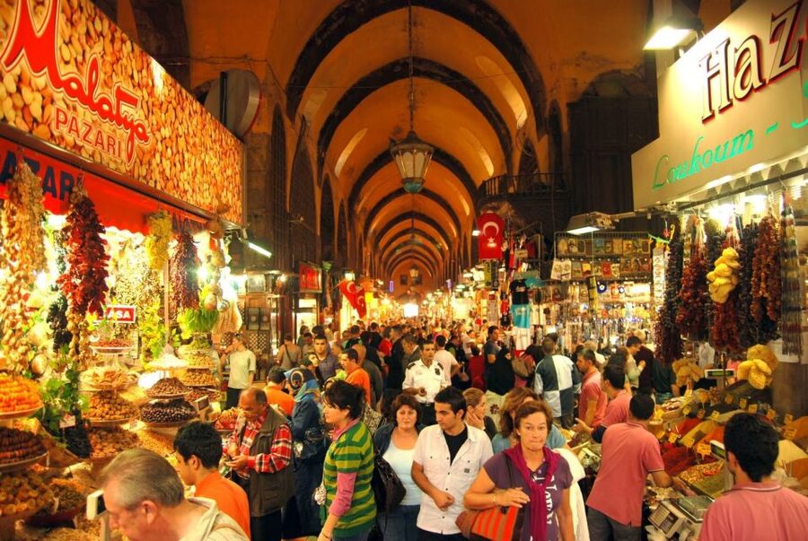 Istanbul: Morning Bosphorus Boat Tour with Spice Bazaar - Spice Bazaar, Egyptian Market, and why the timing matters