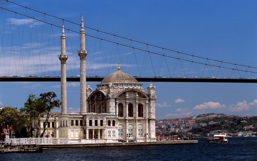 Istanbul: Morning Bosphorus Boat Tour with Spice Bazaar - The big landmarks you will want to spot by name