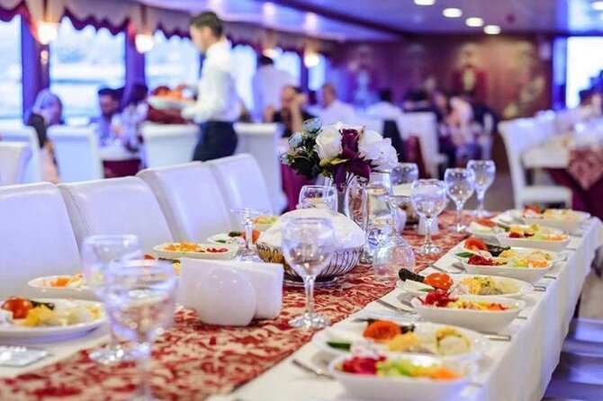 Istanbul New Year Party Cruise trough Bosphorus - Pickup, Wharfs, and the Reality of the Late Return