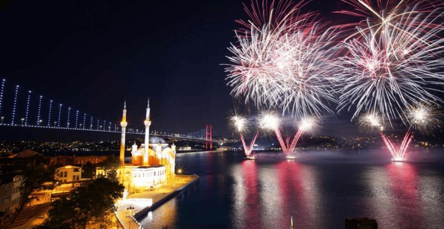 Istanbul: New Year's Eve Bosphorus Cruise Dinner & Party2027 - Key things that make this NYE cruise special