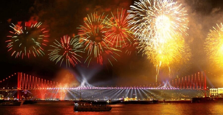 Istanbul: New Year's Eve Bosphorus Cruise Dinner & Party2027 - Should You Book This Bosphorus New Years Eve Dinner Cruise?