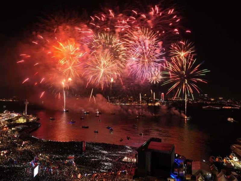 Istanbul: New Year's Eve Bosphorus Cruise Dinner & Party2027 - Route and View: Bosphorus Bridges, Palaces, and Fortresses