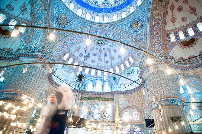Istanbul Old City: Basilica Cistern - Blue Mosque - Grand Bazaar - Hagia Sophia area stop: the Divine Wisdom angle
