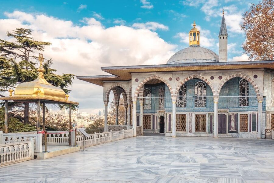Istanbul: Old City Full-Day Tour with Lunch and Hotel Pickup - Sultans’ Tombs: Quiet Splendor, Ceramic Details, 16th-Century Craft