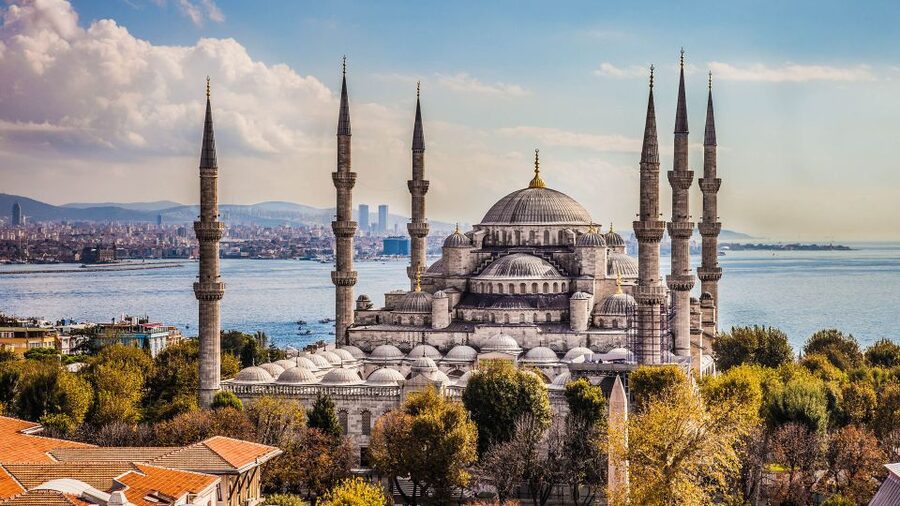 Istanbul Old City to Grand Bazaar Tour - Blue Mosque (Sultan Ahmed Mosque): Iznik Tiles and a Clean Exterior Plan