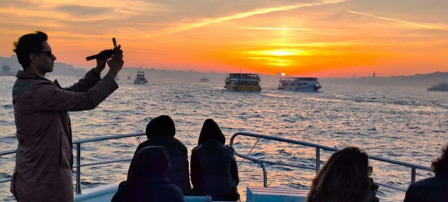 Istanbul: Old City Tour and Luxury Sunset Bosphorus Cruise - Should you book this Istanbul Old City and Bosphorus combo?