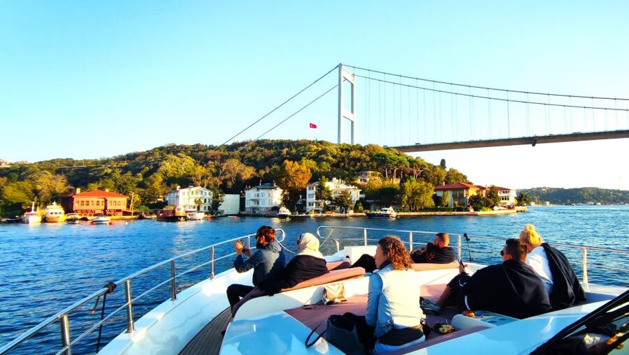 Istanbul: Old City Tour and Luxury Sunset Bosphorus Cruise - Blue Mosque to Hagia Sophia: prayer spaces, mosaics, and queue reality