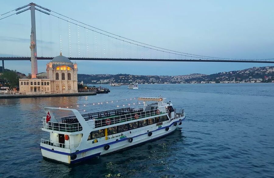 Istanbul: Old Town Highlights Tour & Bosphorus Cruise - Sultanahmet Morning: Hagia Sophia to the Blue Mosque