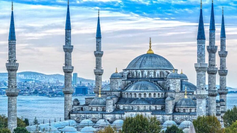 Istanbul: Old Town Tour and Bosphorus Lunch Cruise - Entering the Blue Mosque and Hagia Sophia Without Wasted Time