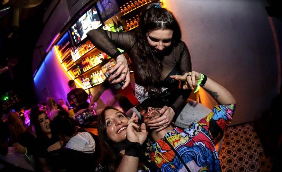 Istanbul: Party Pub Crawl with Party Bus - Timing the Night in Taksim, With a 3 AM Finish