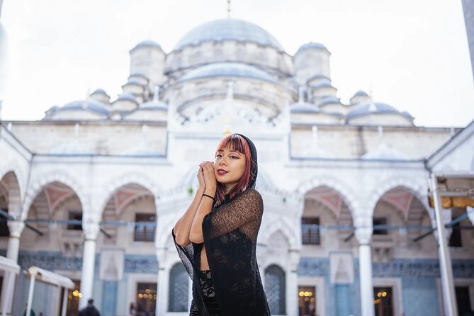 Istanbul Photoshoot tour with Local Photographer - Istiklal Caddesi and the Red Tram: a fun start with a story