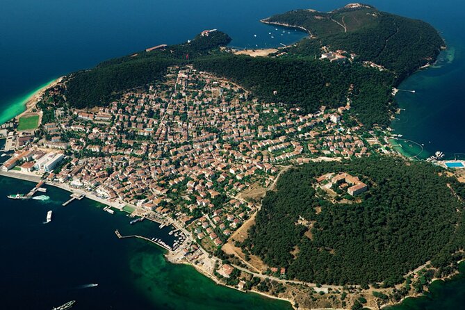 Istanbul: Princes Islands Tour with Heybeliada and Büyükada - Lunch, water, and the shopping stop you may not ask for