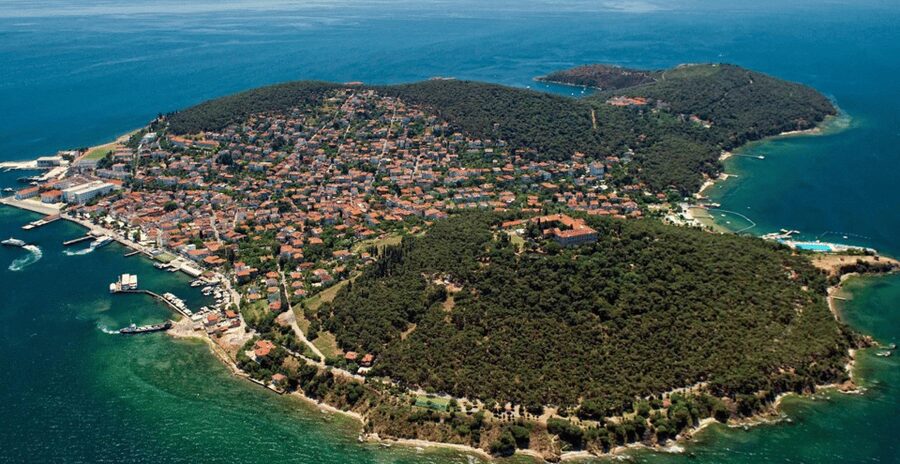 Istanbul: Princes Islands Tour with Heybeliada and Buyukada - Electric cars and bicycles: how to explore without burning your legs