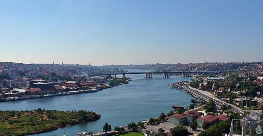 Istanbul: Private Bosphorus Cruise By Luxury Yacht - Rumeli Fortress to Anadolu Hisarı: fort views that explain the strait