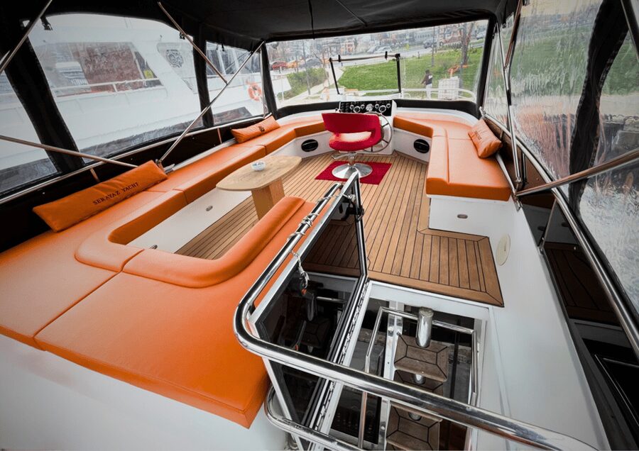 Istanbul: Private Bosphorus Cruise on Luxury Yacht - A 19m private yacht on the Bosphorus, what you really get