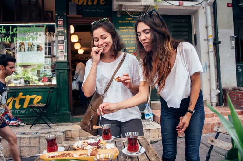 Istanbul: Private Guided Food Tour with 10 Tastings - A private guide changes everything: the best part is the conversation