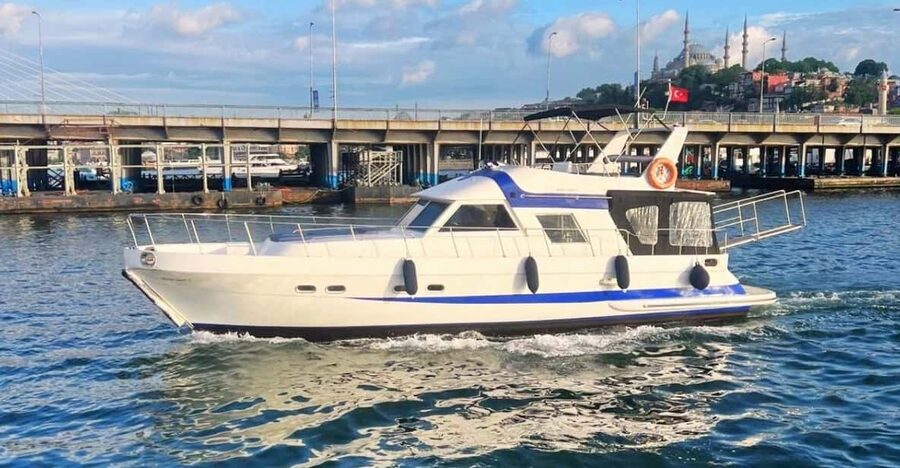 İstanbul:Private Luxury Yacht on Bosphorus 14 Meter(46 feet) - Comfort and onboard details that make it feel upscale