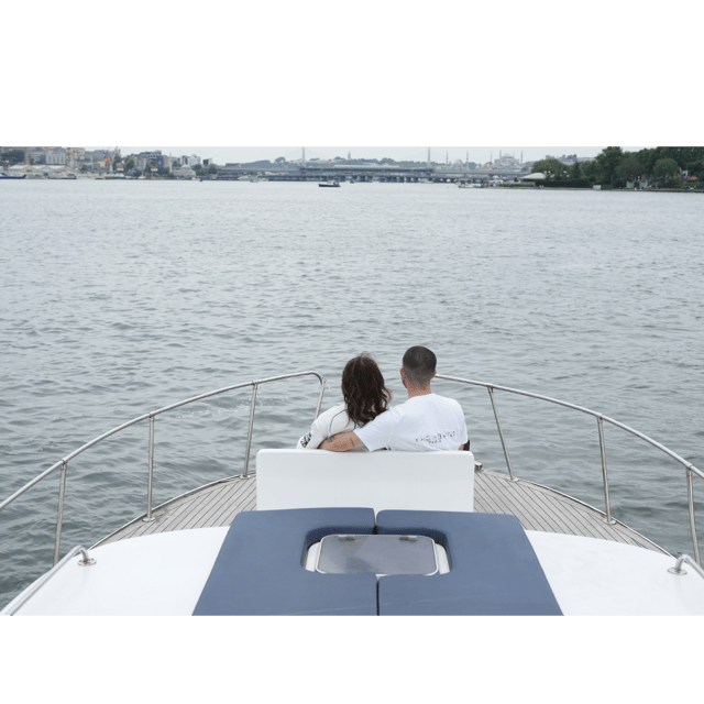 İstanbul:Private Luxury Yacht on Bosphorus 14 Meter(46 feet) - Who should book this Bosphorus yacht cruise