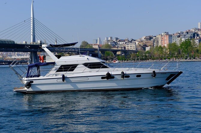 Istanbul Private Luxury Yacht on Bosphorus - Maiden Tower Photo Time: How to Get the Best Background