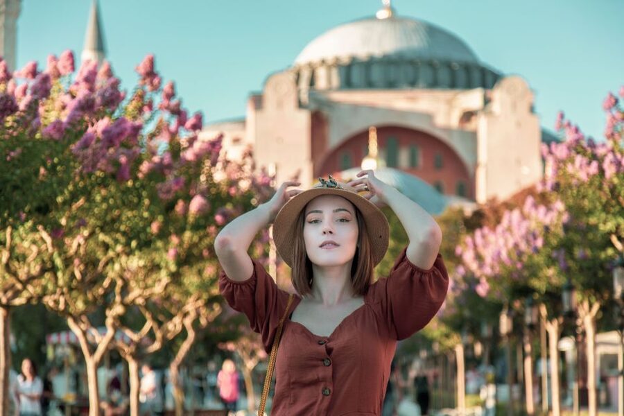 Istanbul: Private photoshoot at Hagia Sophia&Blue Mosque - Sultan Ahmet Park meeting point and the private comfort factor