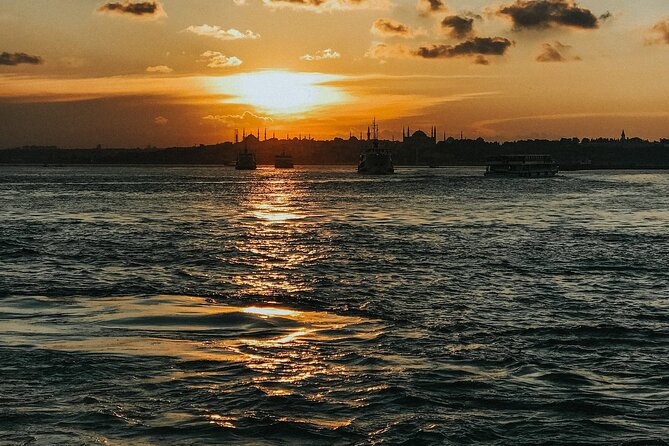 Istanbul Private Yacht Sunset Tour - 2 Hours - Topkapi Palace Highlights Without the Full-Day Commitment