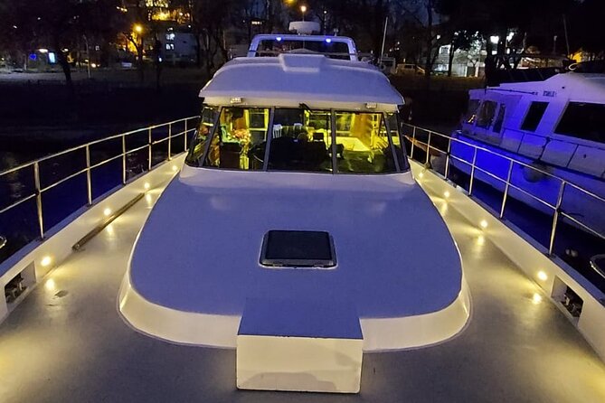 Istanbul Private Yacht Tour - 2 Hours - Maiden’s Tower and Beylerbeyi Palace: the Asia-side mood shift