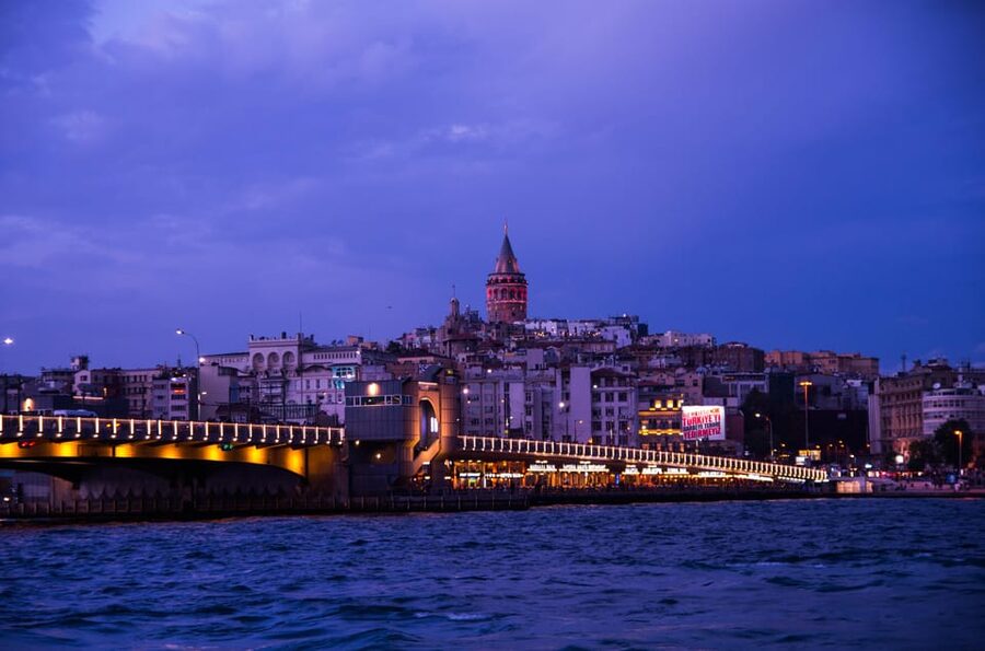 Istanbul: Semi Private Bosphorus Tour - Eminönü port and the Bosphorus cruise setup