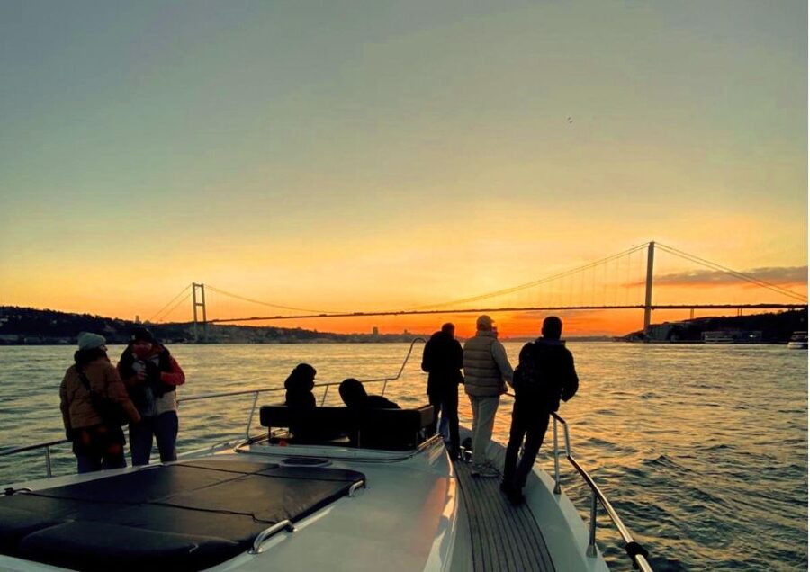Istanbul: Small-Group Luxury Yacht Sunset Cruise w/ Snacks - Meeting at Karaköy, then straight onto the water