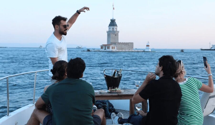 Istanbul: Small Group Yacht Tour with Unlimited Wine - Sunset Rhythm and Music as You Return to Karaköy