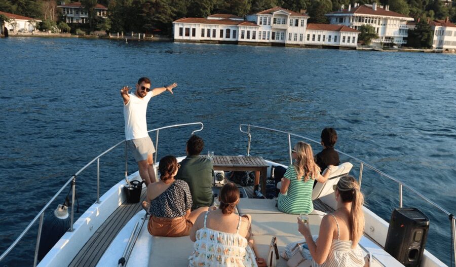Istanbul: Small Group Yacht Tour with Unlimited Wine - Dolmabahçe, Çırağan, Ortaköy: European-Side Beauty With Snacks in Hand