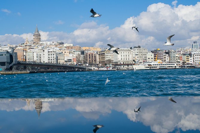 Istanbul Street Photo Tour - How the guide teaches: framing, corrections, and timing