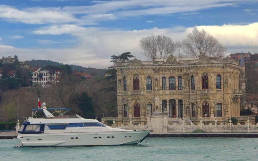 İstanbul: Sunset Cruise with Refreshments - Pickup, neighborhoods, and why that matters in Istanbul