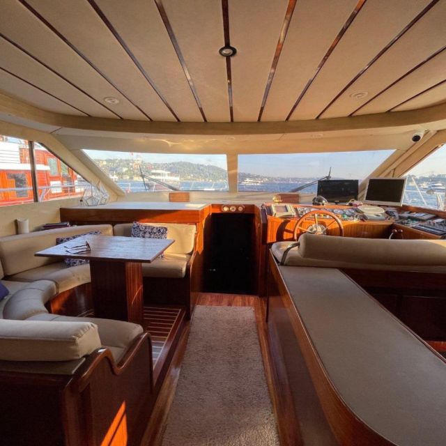 Istanbul: Sunset or Day Small-Group Yacht Cruise with Snacks - The audio guide app: headphones, setup, and how to handle glitches