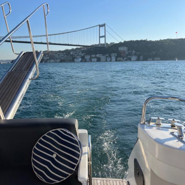 Istanbul: Sunset or Day Small-Group Yacht Cruise with Snacks - Maiden’s Tower and the return toward Eminönü, Galata Bridge, and the Golden Horn