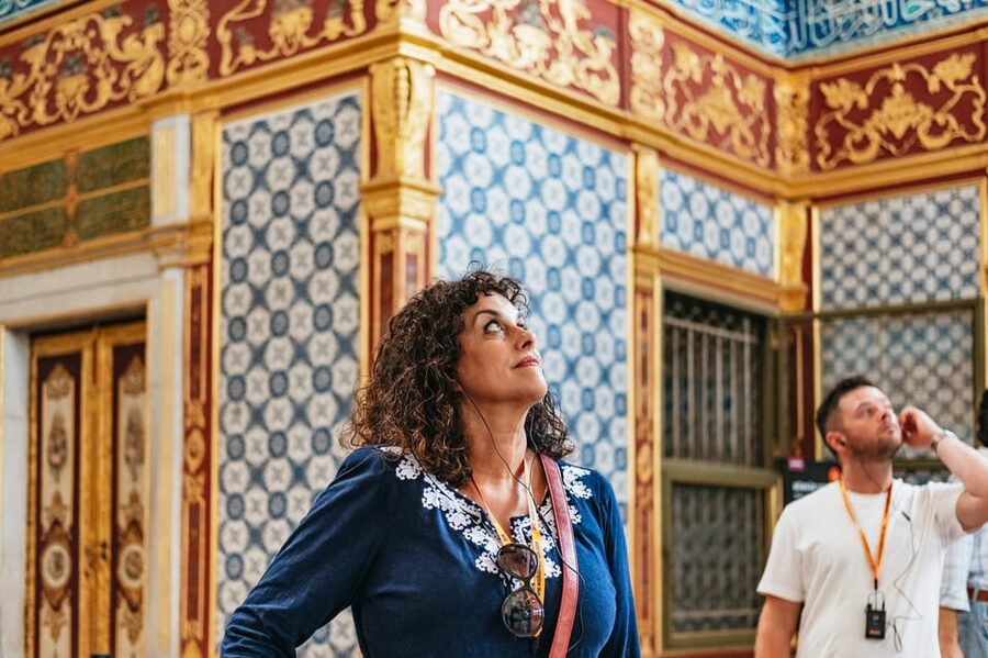 Istanbul: Topkapi Palace and Harem Guided Tour with Ticket - The Outer Complex: Courtyards, Craft, and Golden Horn Views