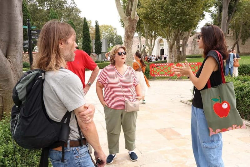 Istanbul: Topkapi Palace and Harem Museum Tour with Ticket - Meeting at Sultan Ahmed III Fountain, Then You Move Like Insiders